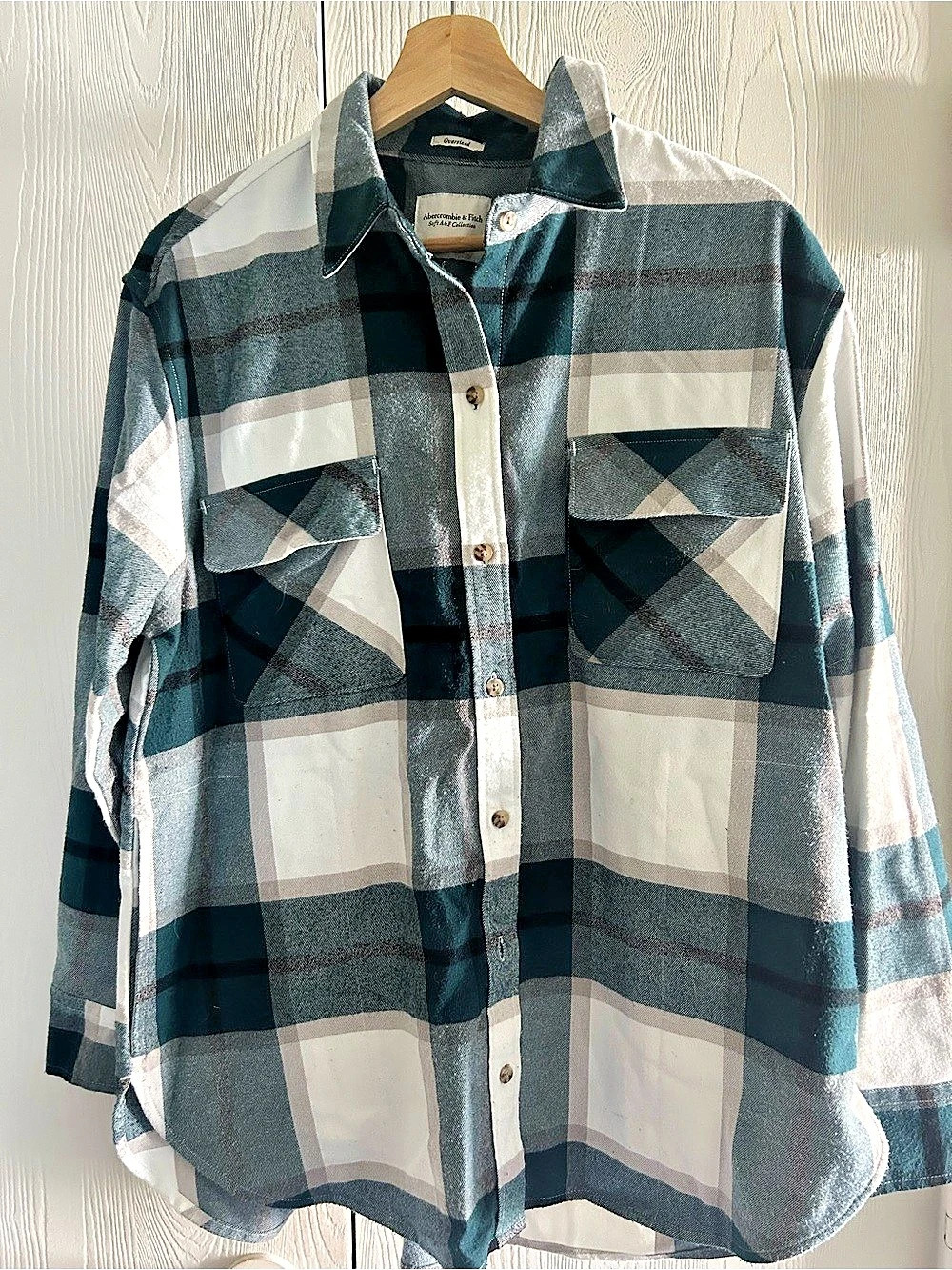 Abercrombie & Fitch Soft A&F Collection Oversized Plaid Button Down - size M
